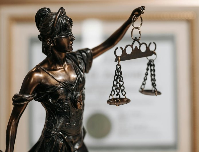 Logiques autoritaires et ingénierie constitutionnelle en Afrique : une instabilité cyclique